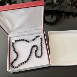 New Elegant Black / Grey Pearl Necklace